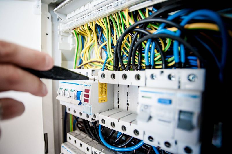 Dépannage urgent électricité Salon de Provence Faux contact ou baisse de tension